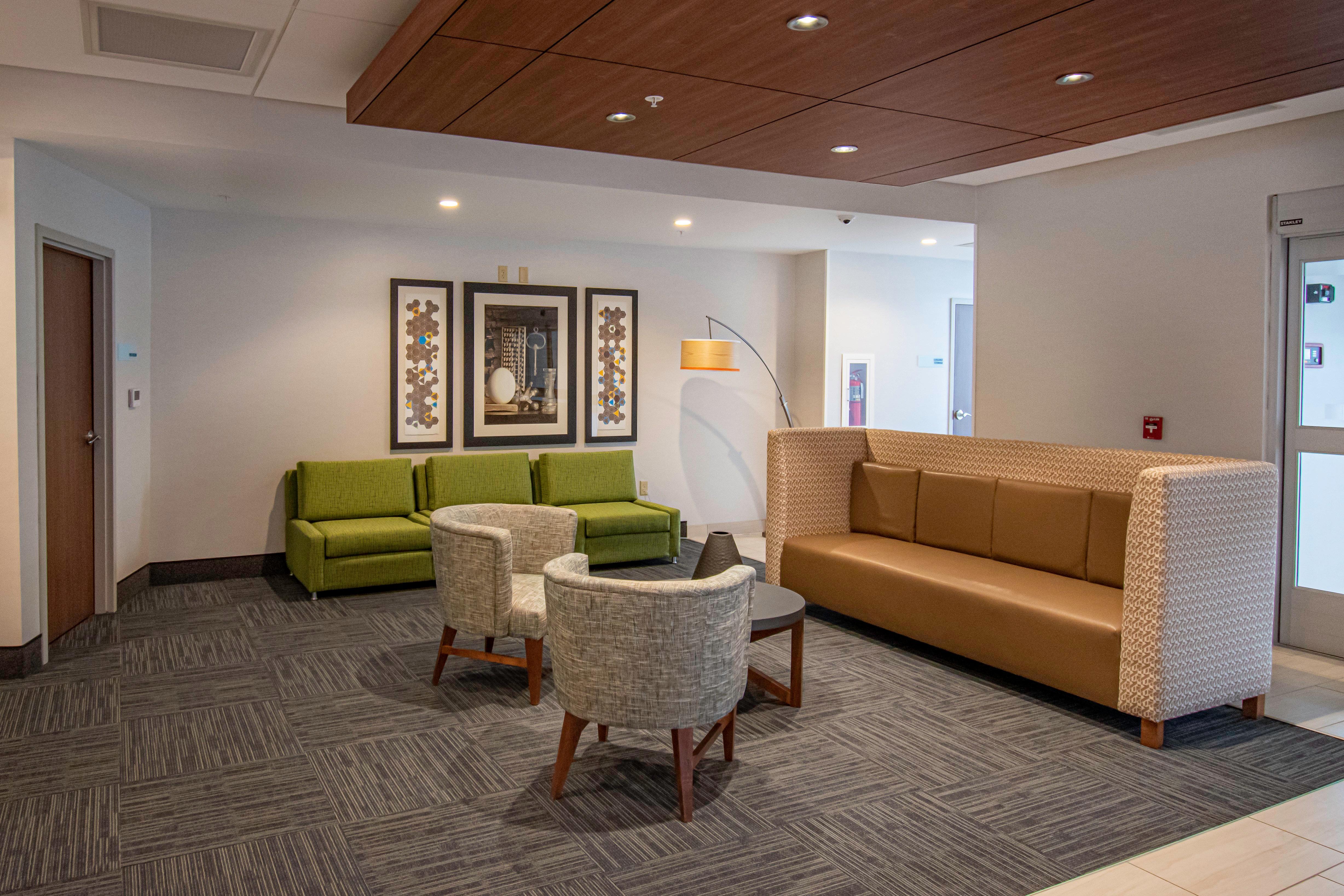 Express & - Buffalo Area By Ihg