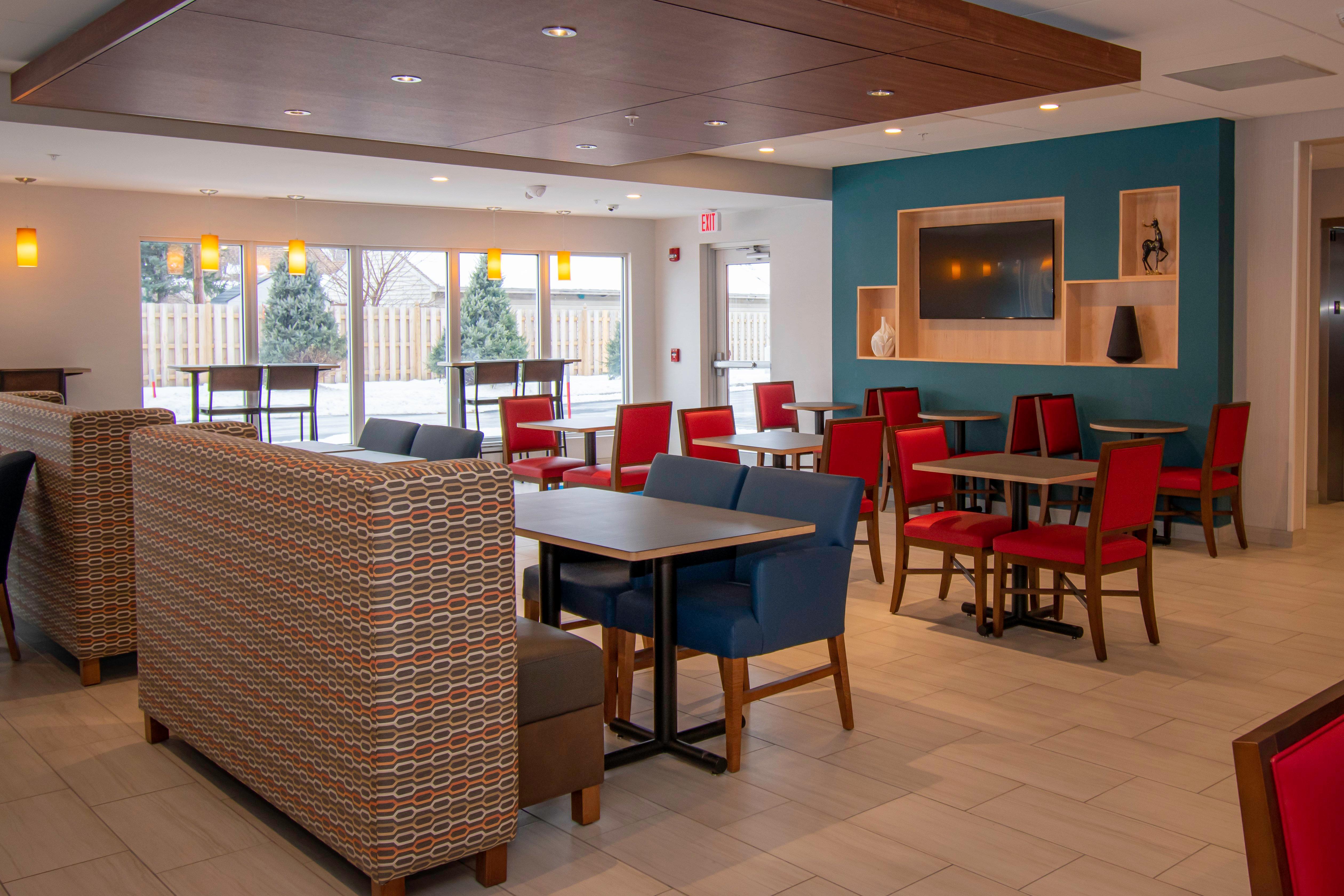 Express & - Buffalo Area By Ihg