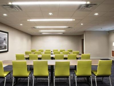 Express & - Buffalo Area By Ihg